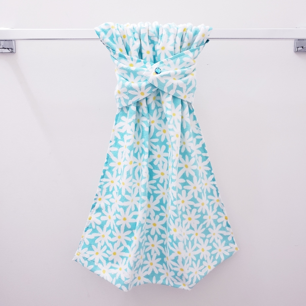 New! #9139-A ■Teal Daisy pattern Hang'N'Snap Towel 🤍TEAL JEWEL snap